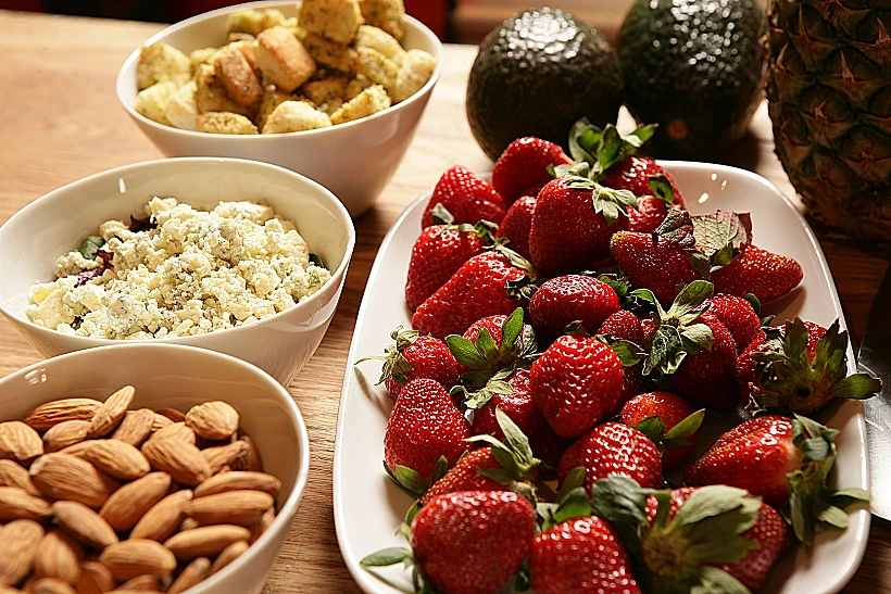 תותים ושקדים