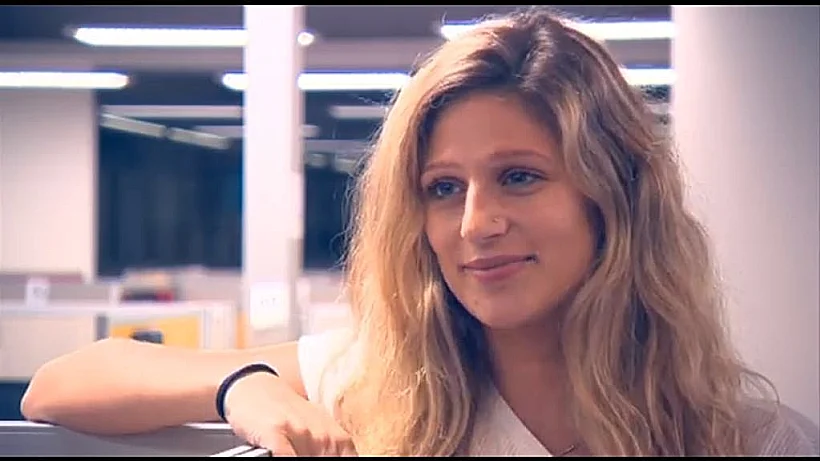 דנה אביב, סטודנטית ועובדת הייטק, ישנה 4 שעות בלילה