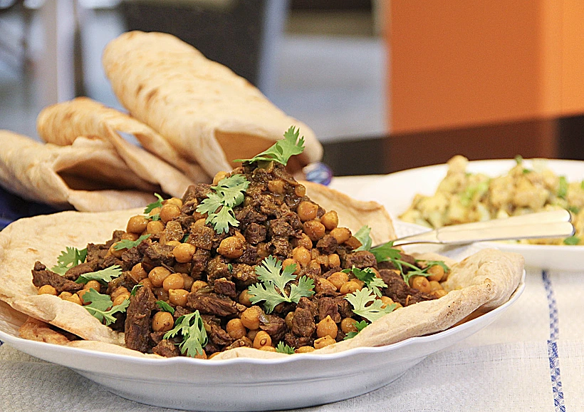 תבשיל בשר עם גרגירי חומוס