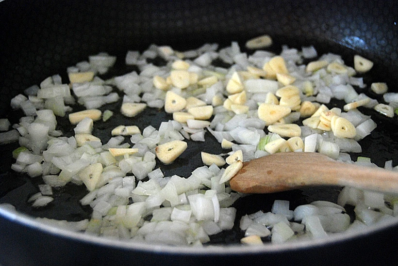 ספגטי עם כדורי בשר ברוטב עגבניות