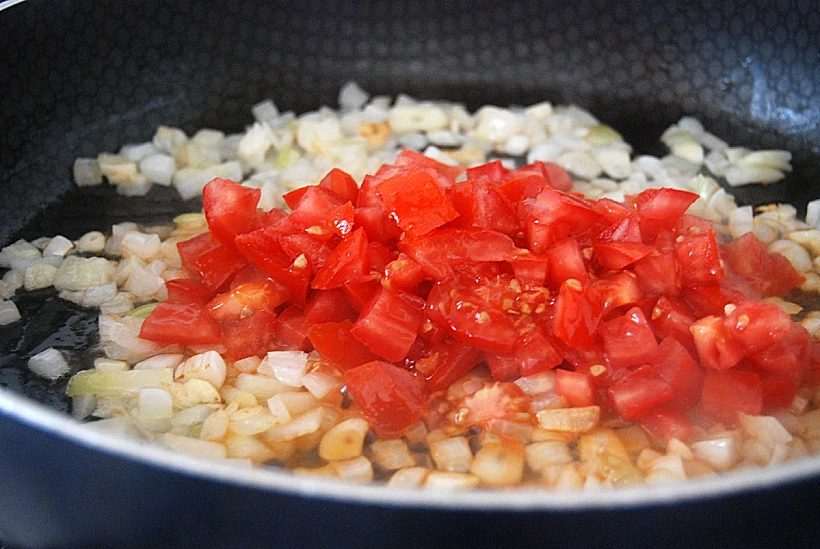 ספגטי עם כדורי בשר ברוטב עגבניות