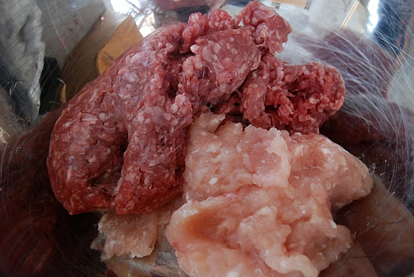 ספגטי עם כדורי בשר ברוטב עגבניות