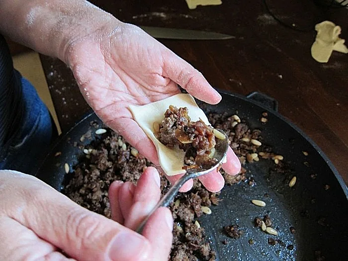בורקס במילוי בשר - מתוך הבלוג בייגלה