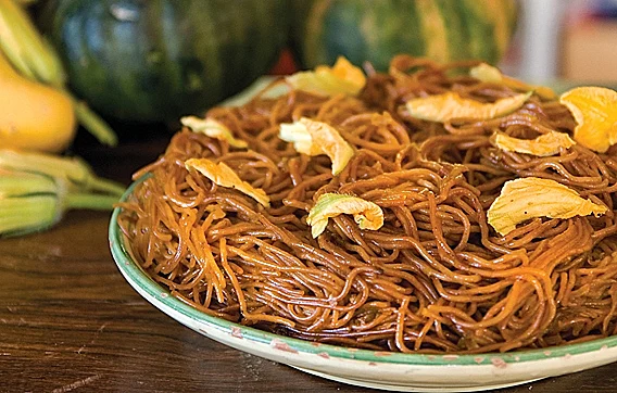 קוגל עם בשר טלה וצנוברים