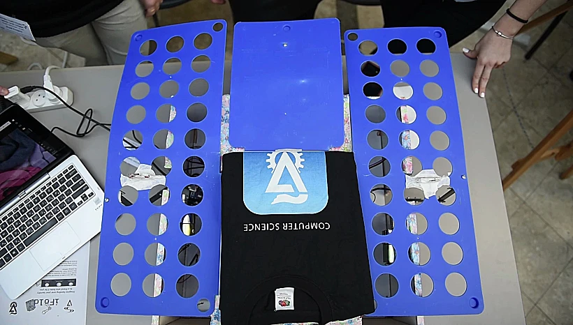 רובוט מקבל כביסה