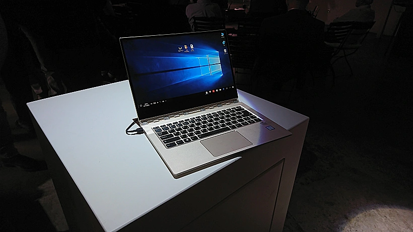 זו לא מקלדת: המשטח הייחודי של היוגה בוק