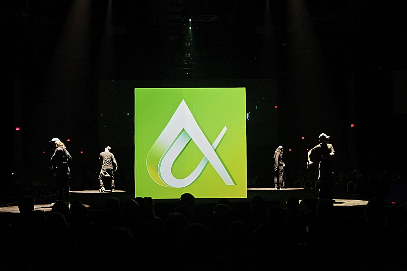 קארל באס, מנכ