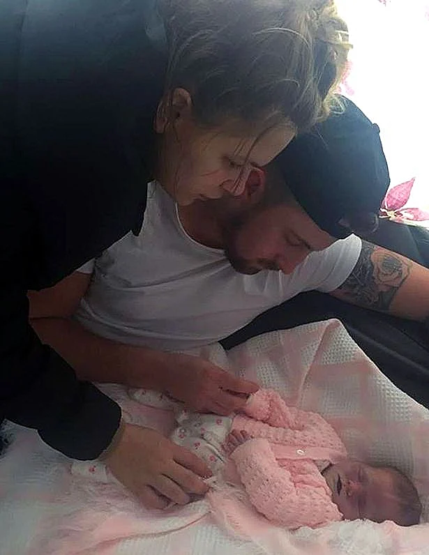 קורע לב: ילדה תינוקת מתה בשבוע 38