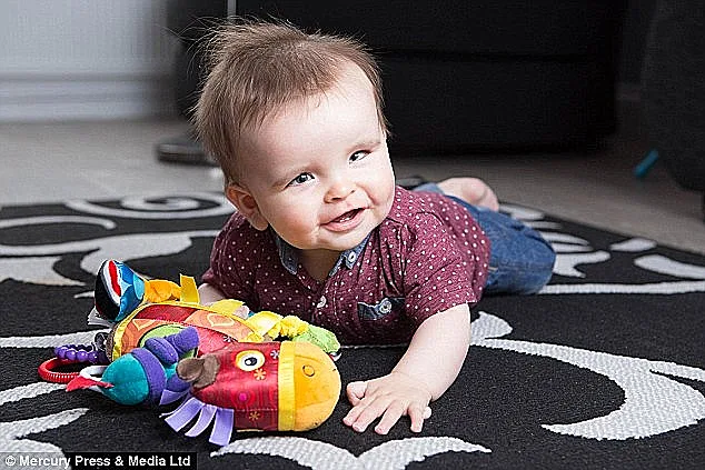 התינוק עם האצבעות הנוספות