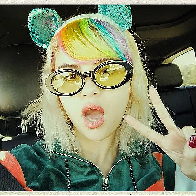 ולפני רגע היה שם גם בלונד( אינסטגרם)