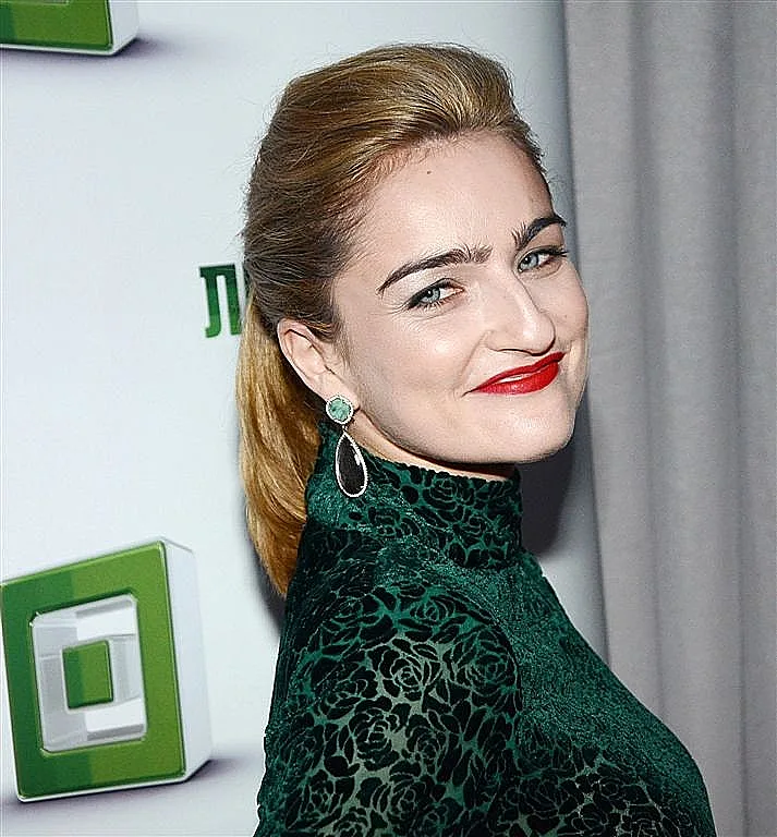 פרימיירה לסדרה עממיות