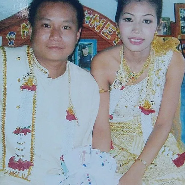 הבעיר את אשתו