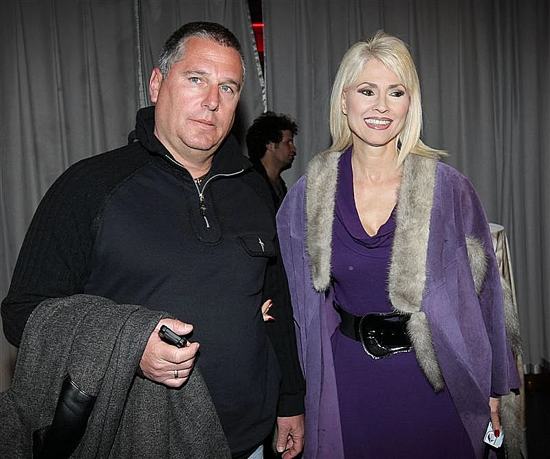 פנינה  רוזנבלום  עם  בעלה  רוני סימנוביץ