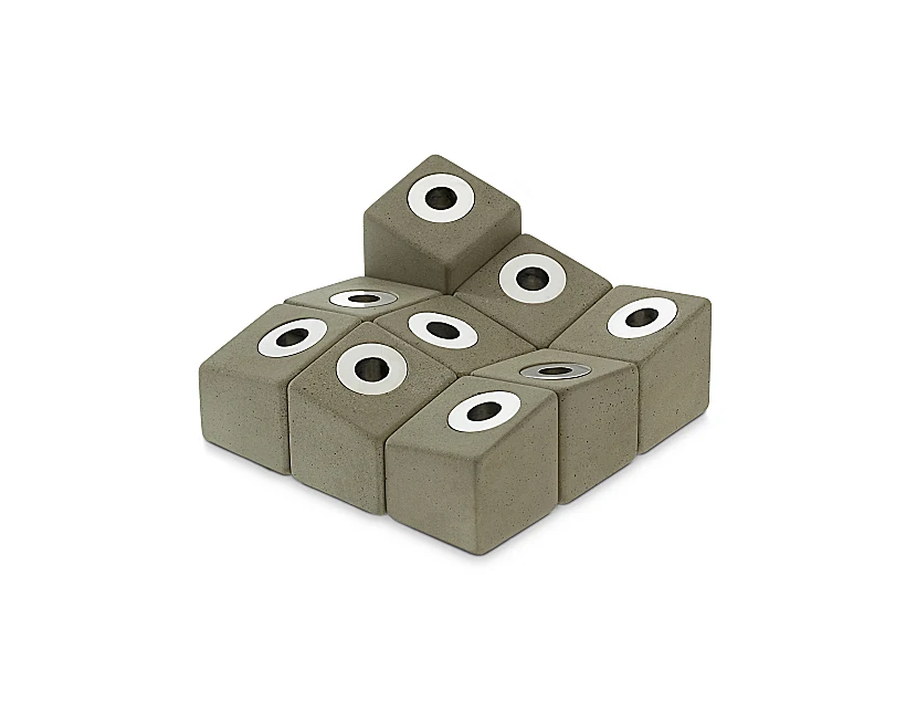 חנוכיה של רשת סוהו soho בעיצוב מרית מייסלר, העומדת מאחורי המותג ceMMent Design