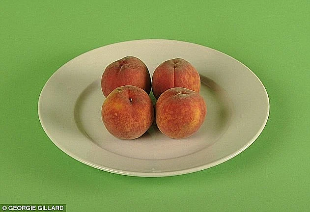 ארבעה אפרסקים = 100 קלוריות(דיילי מייל)