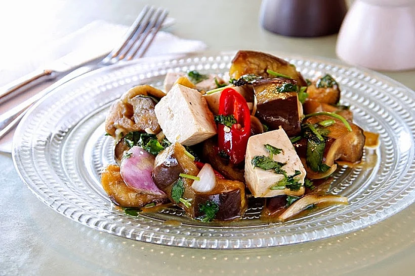 סלט חצילים וטופו יפני