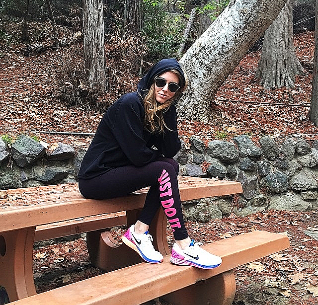 איך המפורסמות מתלבשות לספורט?