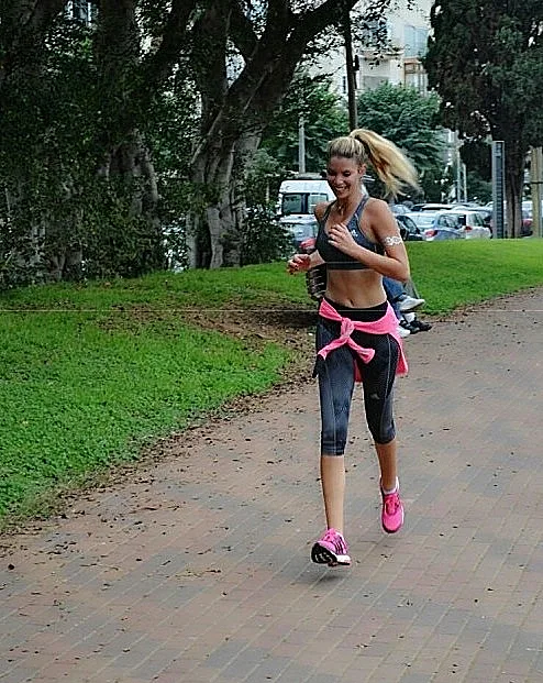 איך המפורסמות מתלבשות לספורט?