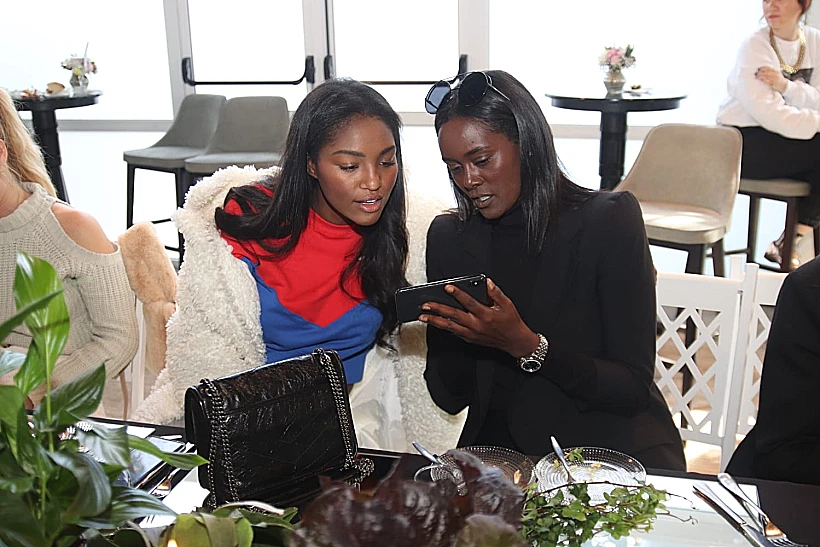 הברונטיות הכי יפות בסביבה