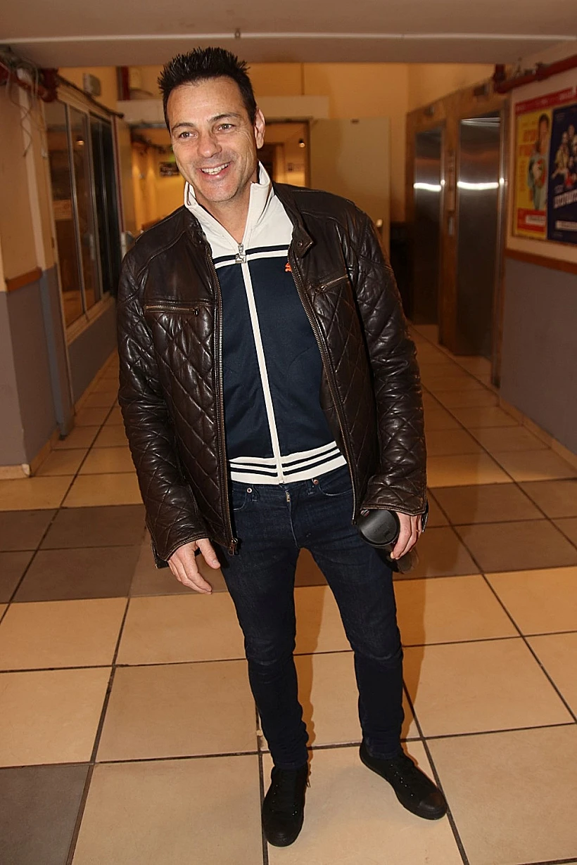 אקי אבני מכיר את הגלאם ההוליוודי