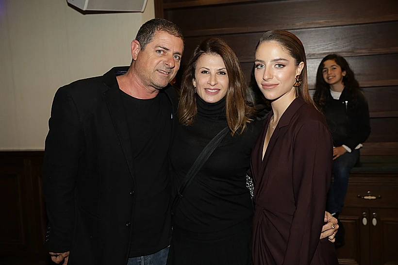 ליאנה עיון עם אביה ואשתו, מירי נבו