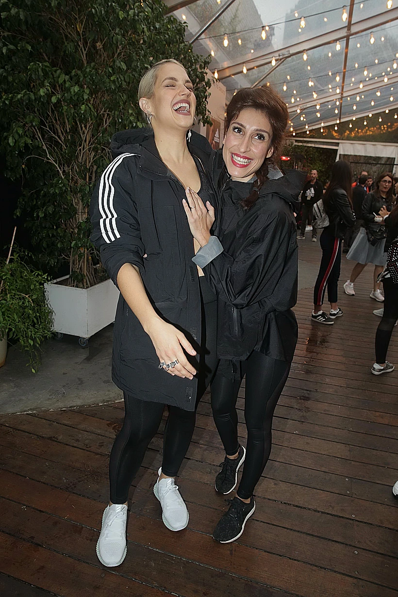 אולי תשתפו אותנו מה מצחיק אתכן