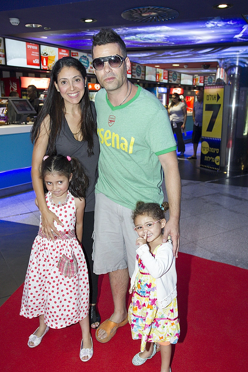 מייקל הרפז עם המשפחה. ודש