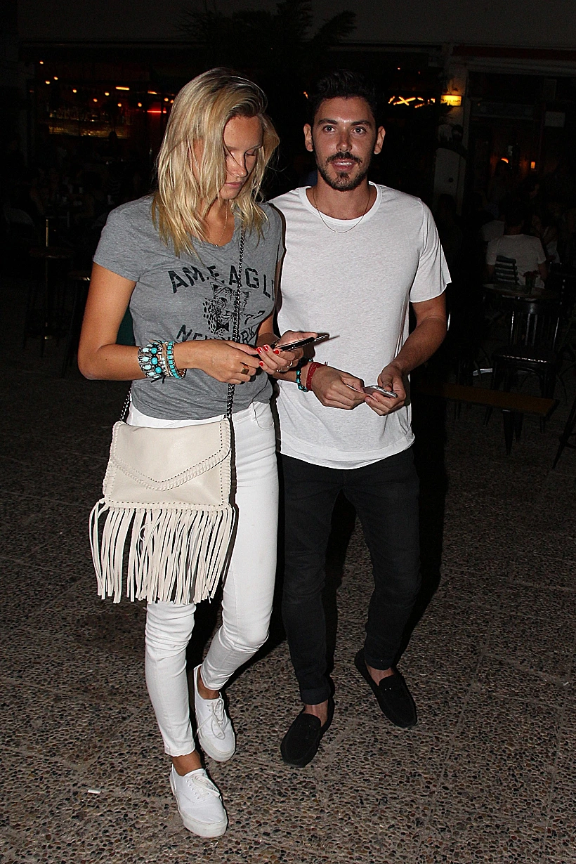 אלכסה ורז. ברור שבאנו יש מצלמות