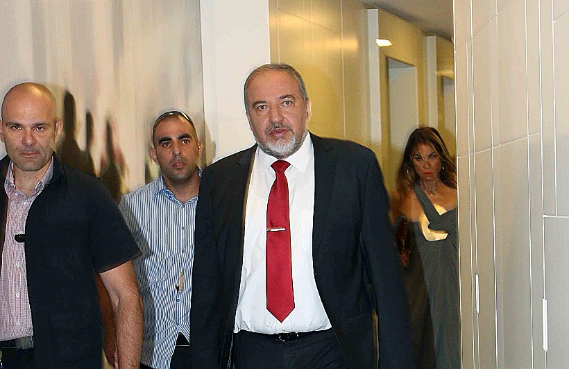 אביגדור ליברמן. מי הזכיר הון ושלטון