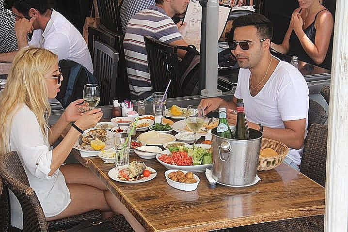 עידן יניב ושיר משה. נו מה, לא טעים לך?!