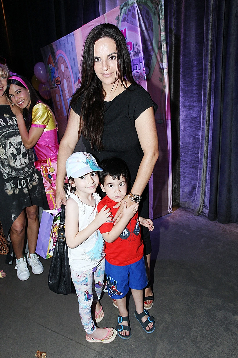 אופירה אסייג. באה עם הילדים