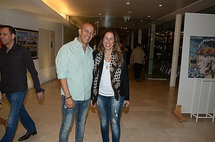 דידי הררי ואשתו. וביבי יודע על זה