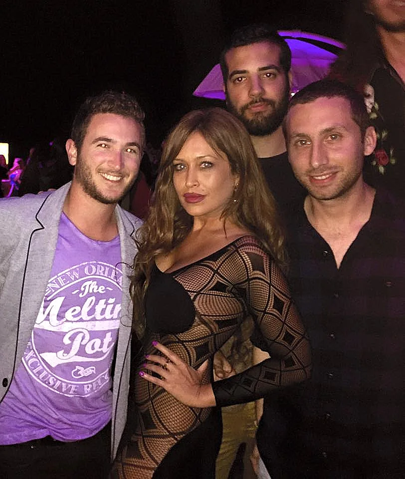 אביבית בר זהר וחברים. יצאנו לחגוג