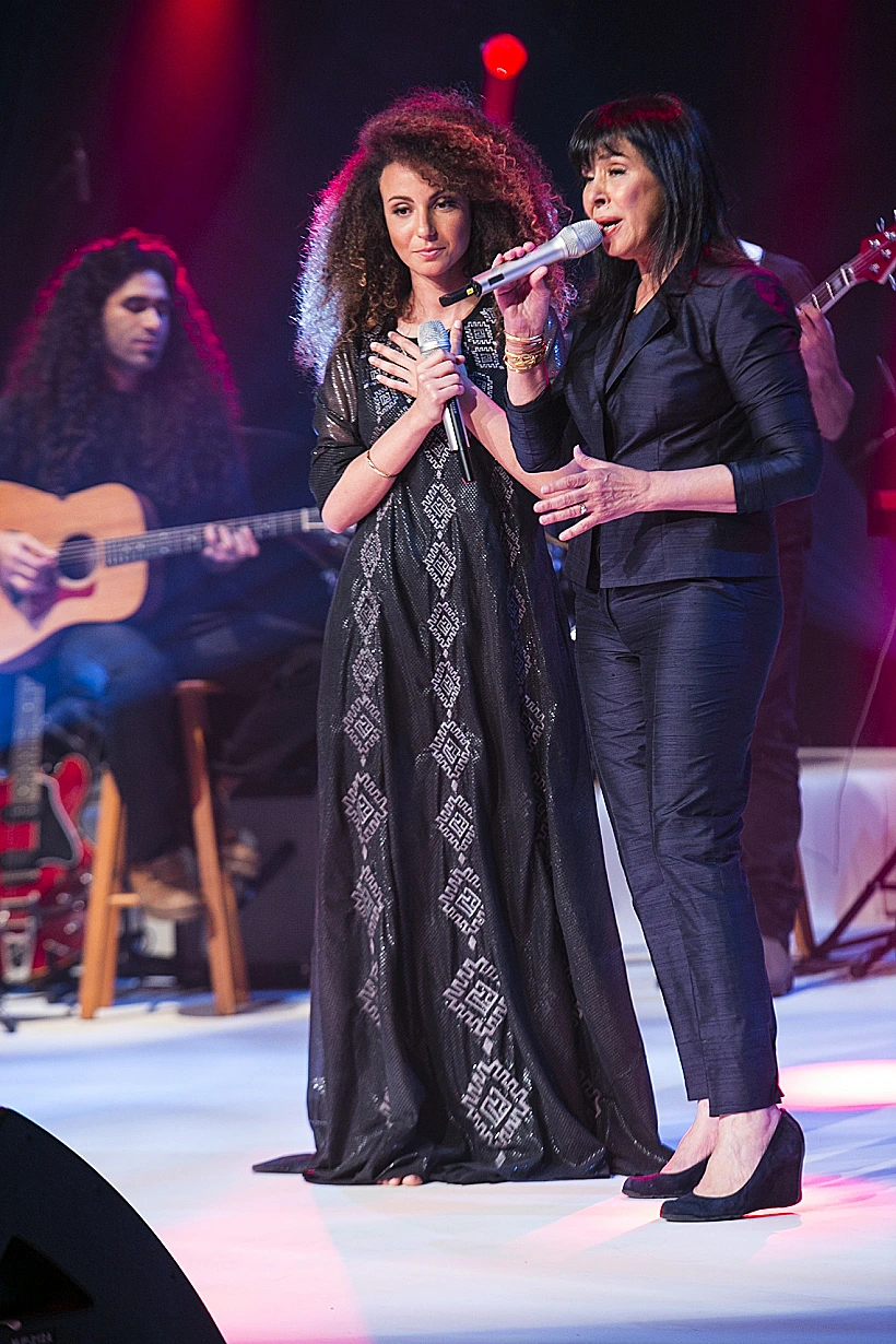 גלי עטרי ויובל דיין על הבמה