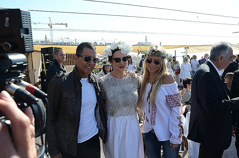 לאה שנירר, דנה אשכמזי, אלי טביב. יאללה תחייכו, אז מה אם כולם רוצים לחנוק אותך