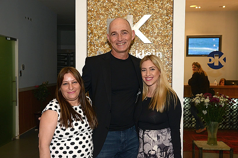 שני אלון, דר