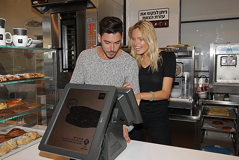 אלכסה ורז. אז 2 ועוד 2 זה .. 5