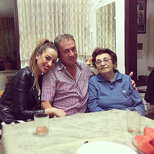 חן טל אבא וסבתא. הפנים מאחורי השמות