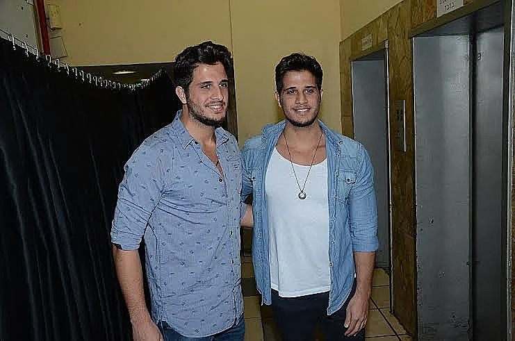 התאומית לבית אטון. תהיו יפים ו..