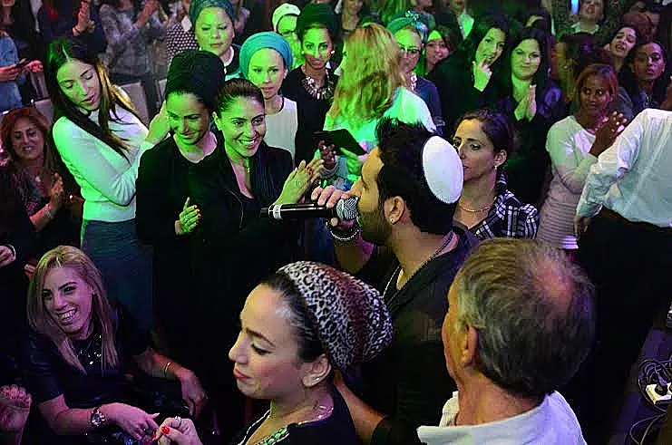 דודו אהרון. בין כל האנשים. או נשים