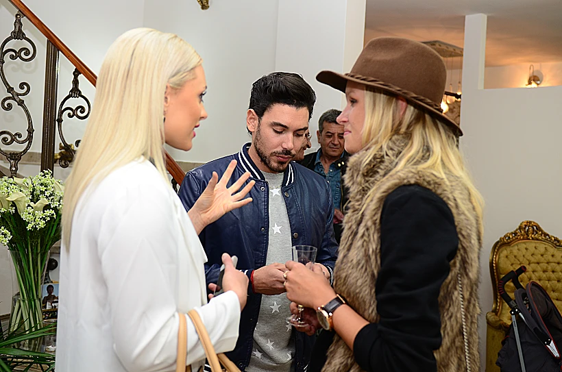 רז ואלכסה. רז, תרשום הכל, היא יודעת לדוג חתן!