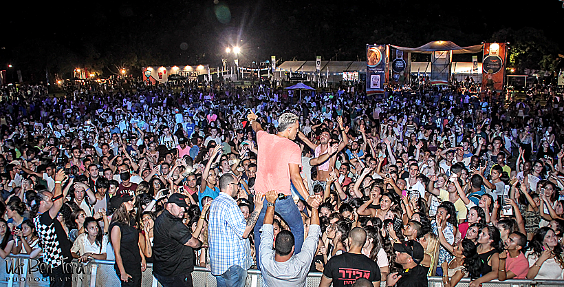 קובי פרץ מתקרב למעריצים