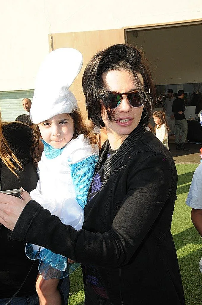 נינט. מתאים לי ילד על הידיים?