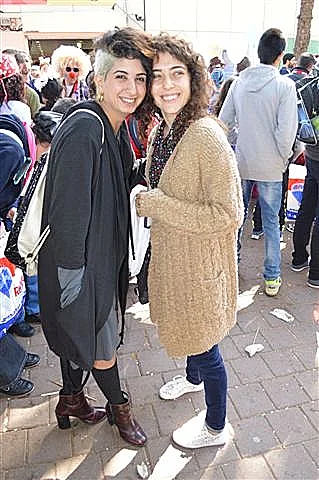 רוני דלומי ואביה שושני. זו שניצחה וזו שלא