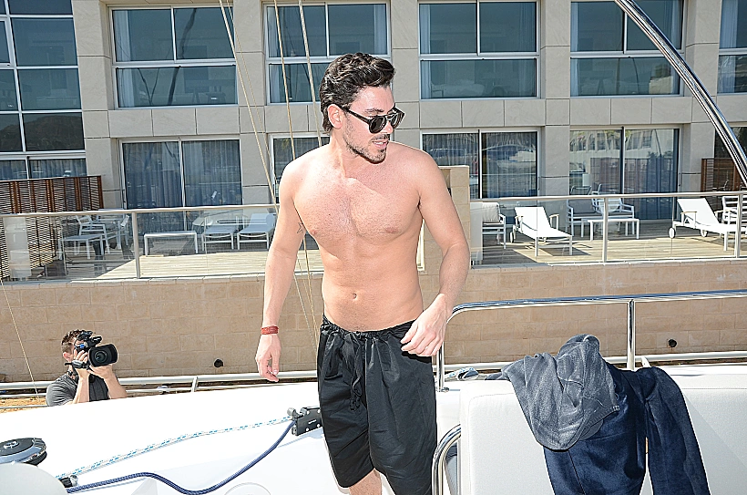 רז זלצמן .אבל למה אלכסה לא פה?