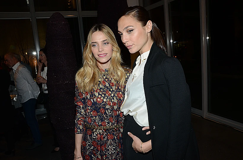 גל גדות ורותם סלע.  הצד הימני מחמיא יותר. תצלמו כבר