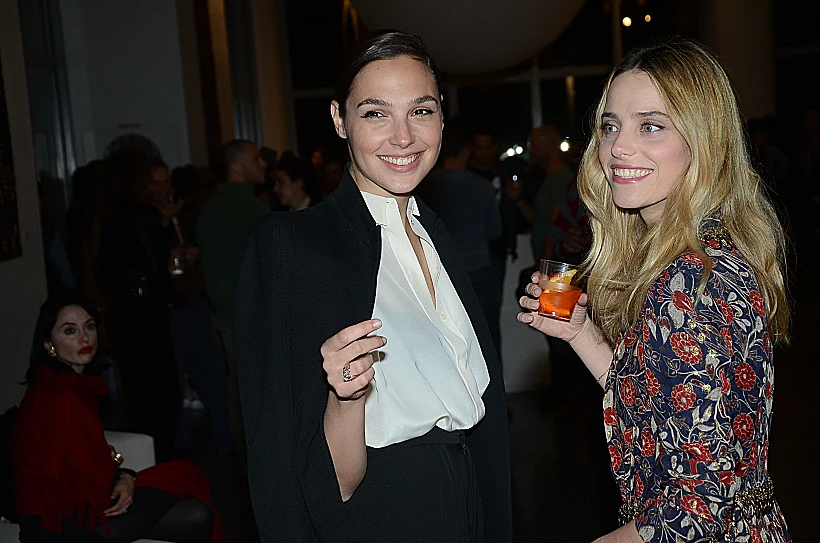 גל גדות ורותם סלע.  לחיי החברות