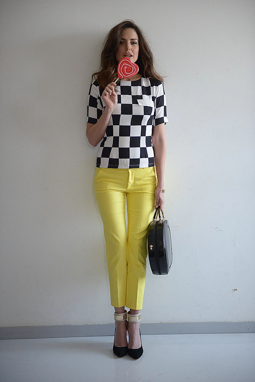 סיון קליין בצילומים למגזין קניון הדר