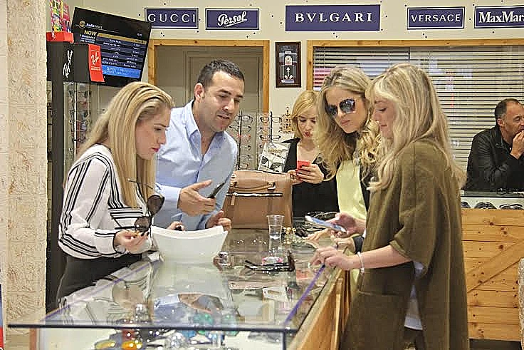 יוכי לינור ושני. מה נבחר לנו חינם- אן דן דינו?