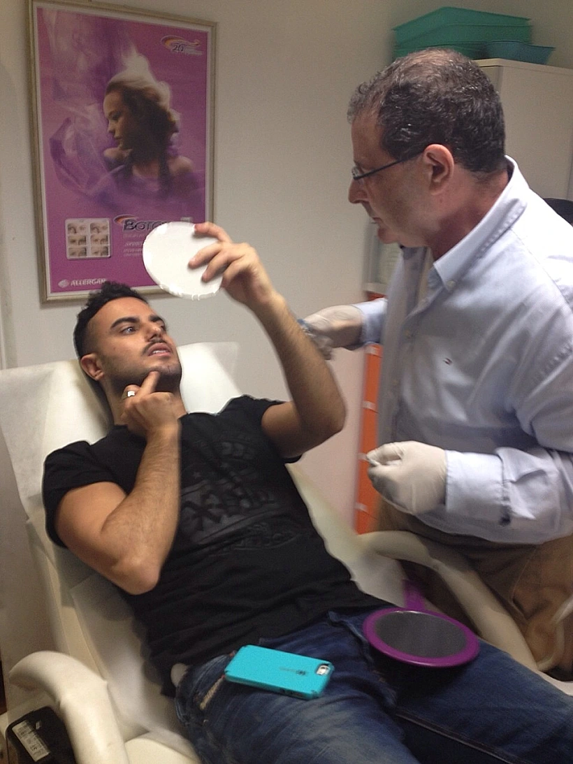 אוריאל יקותיאל.רגע ומה זה הכתם הזה?